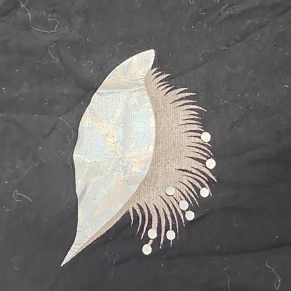 Black tshirt with eyes and lashes - Picture 2 of 4